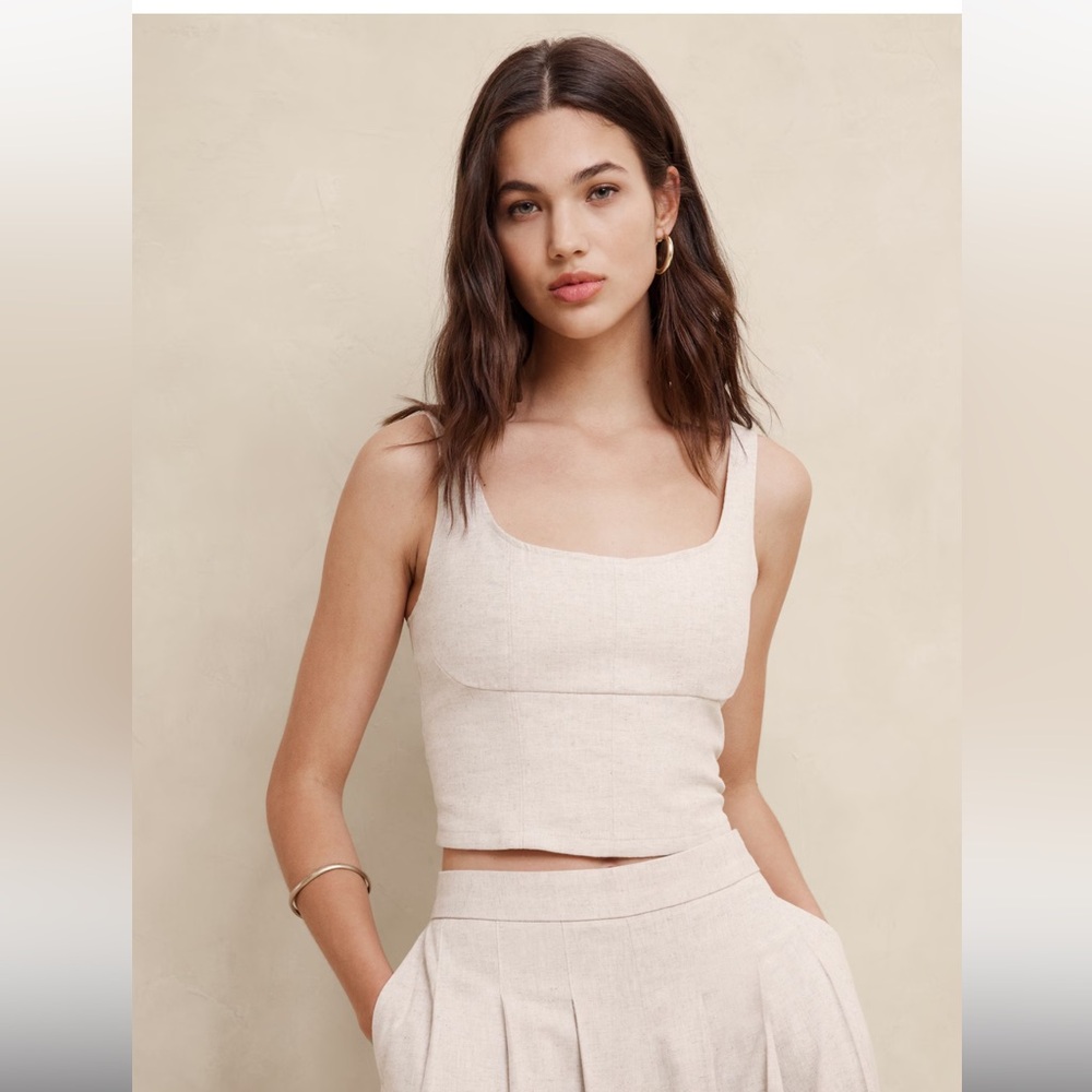 Banana Republic Size 6 Tan Cropped Top